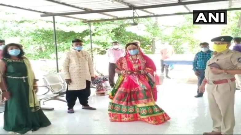 लॉकडाउन का उल्लंघन: गुजरात के नवसारी में 14 लोगों के खिलाफ केस दर्ज, मंदिर में शादी समारोह के लिए इकट्ठा हुए थे सब