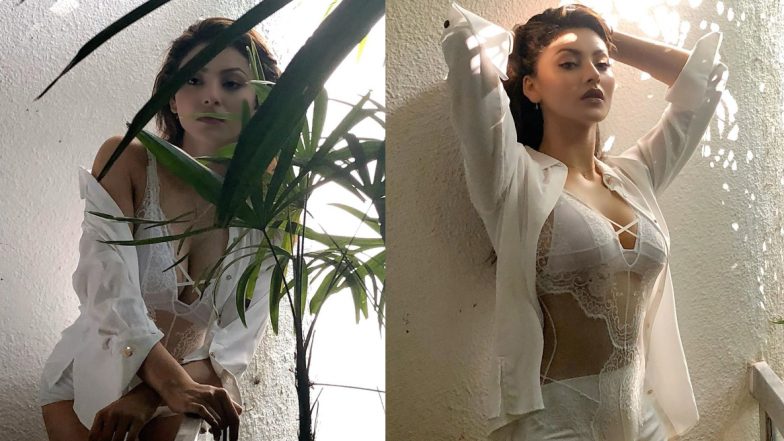 Urvashi Rautela Bold Photo: वाईट कलर की ड्रेस में उर्वशी रौतेला ने फ्लॉन्ट किया अपना परफेक्ट फिगर, Viral फोटो फैन्स को कर रही है घायल