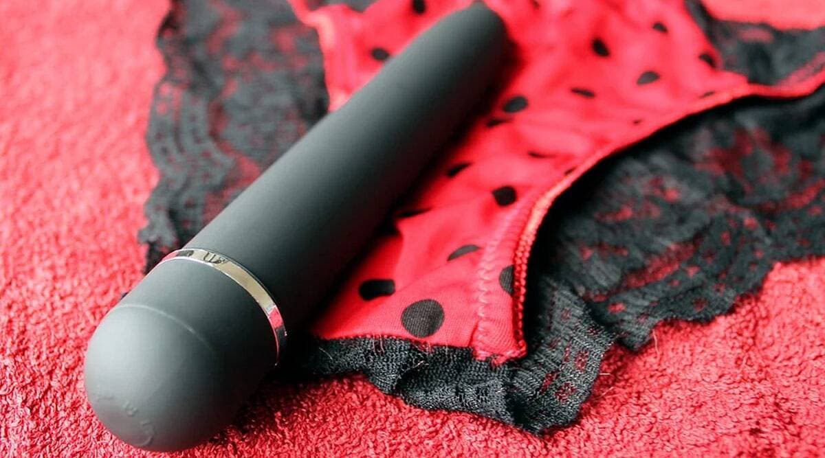 Sex Tips: क्वारेंटाइन के दौरान कैसे पाएं बेस्ट ऑर्गेज्म? हस्तमैथुन करते समय ऐसे करें वाइब्रेटर का इस्तेमाल Sex Tips: क्वारेंटाइन के दौरान कैसे पाएं बेस्ट ऑर्गेज्म? हस्तमैथुन करते समय ऐसे करें वाइब्रेटर का इस्तेमाल