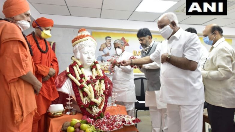 Basava Jayanti 2020: कर्नाटक के सीएम बीएस येदियुरप्पा ने चेहरे पर मास्क लगातार सेलिब्रेट किया बसवा जयंती, कई नेता भी रहे मौजूद