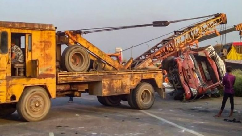 Noida Road Accidents: सड़क हादसे में दो लोगों की मौत