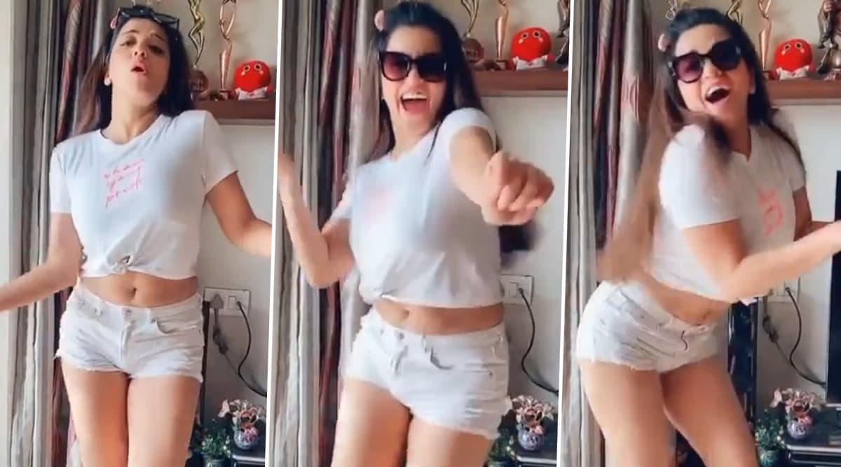 Monalisa Hot Video: लॉकडाउन में शो हुआ बंद लेकिन फैंस को एंटरटेन से पीछे नहीं हट रहीं हैं मोनालिसा, सोशल मीडिया पर शेयर किया हॉट डांस वीडियो Monalisa Hot Video: लॉकडाउन में शो हुआ बंद लेकिन फैंस को एंटरटेन से पीछे नहीं हट रहीं हैं मोनालिसा, सोशल मीडिया पर शेयर किया हॉट डांस वीडियो