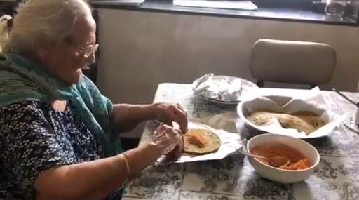 मुंबई में रहने वाली 99 साल की बुजुर्ग महिला ने पेश की इंसानियत की मिसाल, प्रवासी मजदूरों ने लिए तैयार कर रही हैं भोजन के पैकेट, देखे वीडियो
