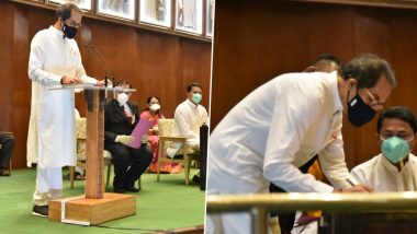महाराष्ट्र: मुख्यमंत्री उद्धव ठाकरे सहित 8 अन्य मंत्रियों ने मुंबई में विधान परिषद के सदस्य के रूप में ली शपथ