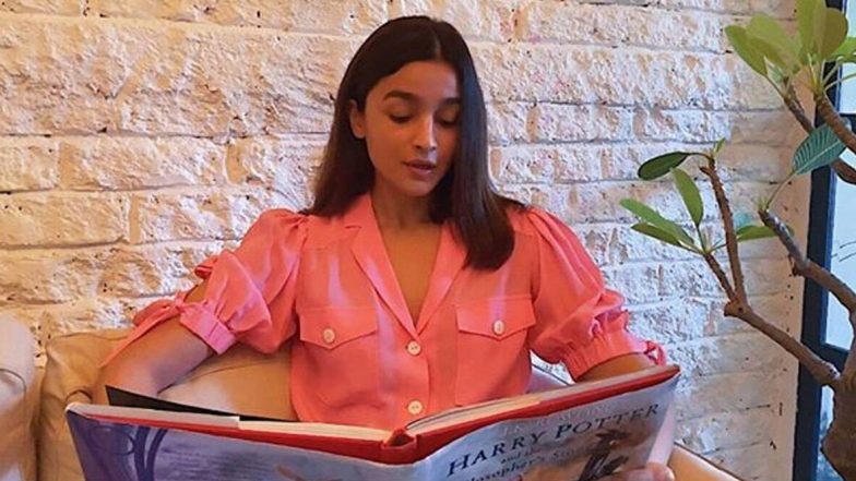 लॉकडाउन में आलिया भट्ट ने पढ़ी 'हैरी पॉटर एंड द फिलॉसफर्स स्टोन'