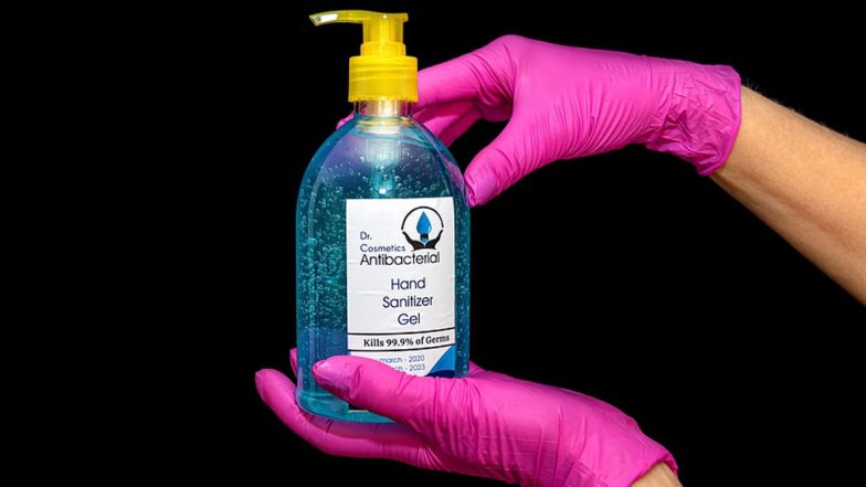 Coronavirus: कोरोना संकट के बीच देश में अल्कोहल से बनने वाले सैनिटाइजर के निर्यात पर लगी रोक