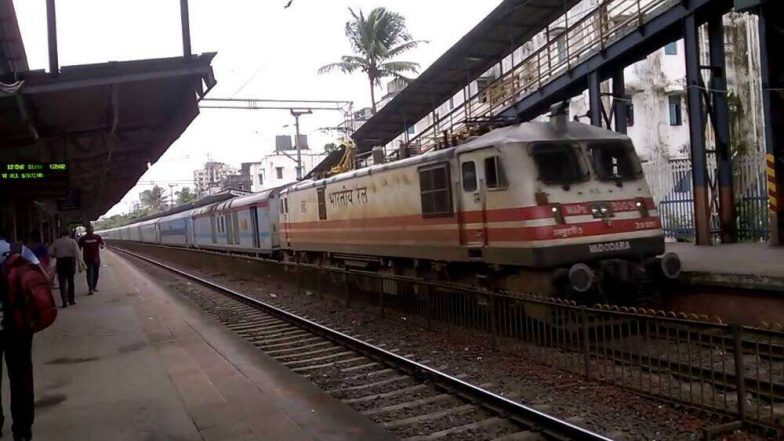 Maharashtra: मुंबई में भारी बारिश के कारण 33 ट्रेनें डायवर्ट, 51 शॉर्ट टर्मिनेटेड और 48 ट्रेनों को किया गया रद्द
