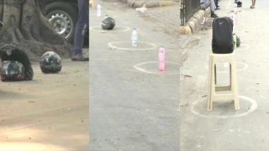 दिल्ली: लाइन में अपनी जगह हेलमेट, पानी की बोतल और बैग रखकर शराब की दुकान खुलने का इंतजार करते दिखे लोग, देखें तस्वीरें