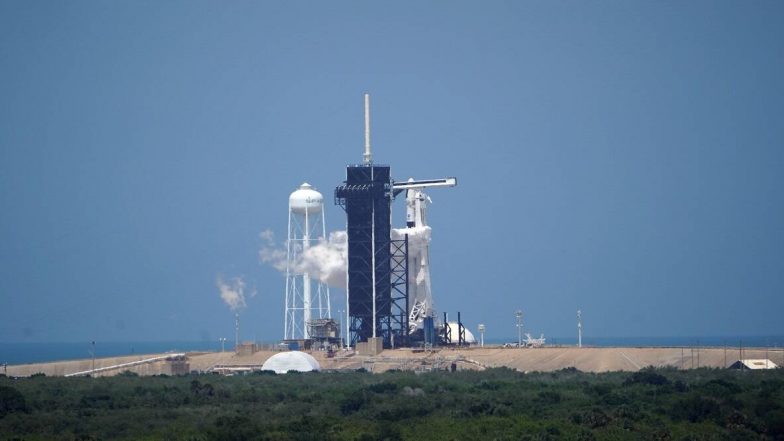 नासा के दो अंतरिक्ष यात्रियों को लेकर गया SpaceX Dragon सफलता पूर्वक अंतरराष्ट्रीय स्पेस स्टेशन पहुंचा