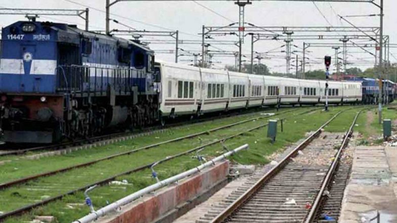 कोरोना संकट: भारतीय रेलवे ने कहा-लॉकडाउन में फंसें प्रवासी मजदूरों के लिए ट्रेनें  चलाने को लेकर अब तक नहीं लिया गया कोई फैसला