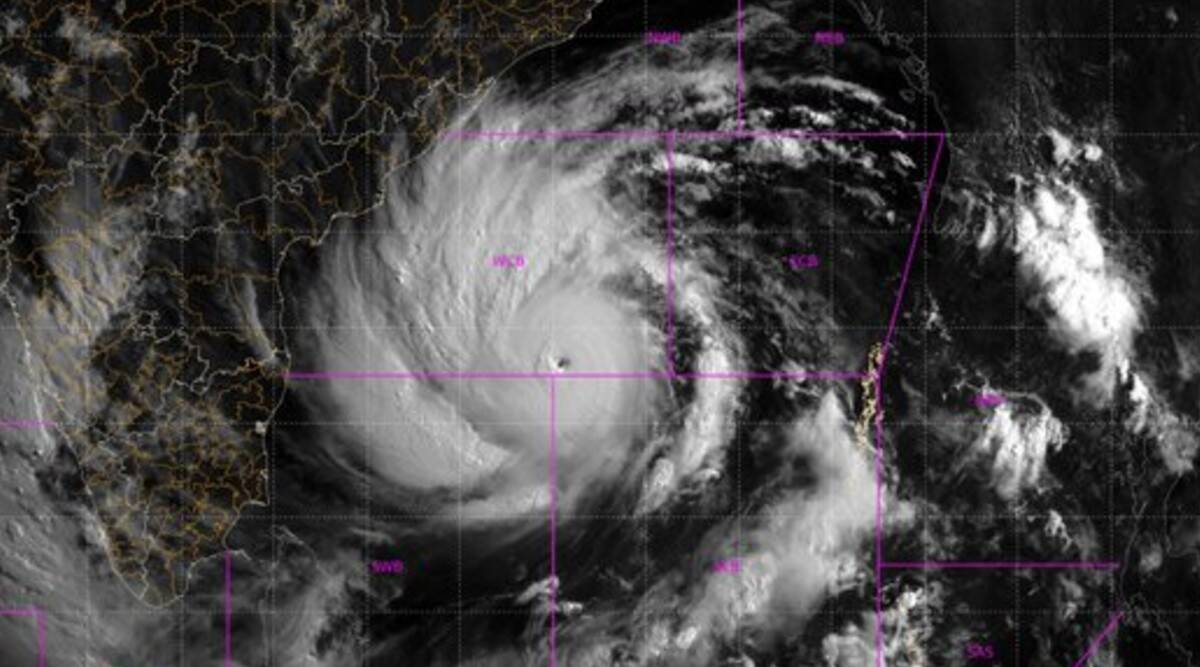 Cyclone Amphan: कमजोर होकर अत्यंत भीषण चक्रवाती तूफान में बदला 'अम्फान' |  LatestLY हिन्दी