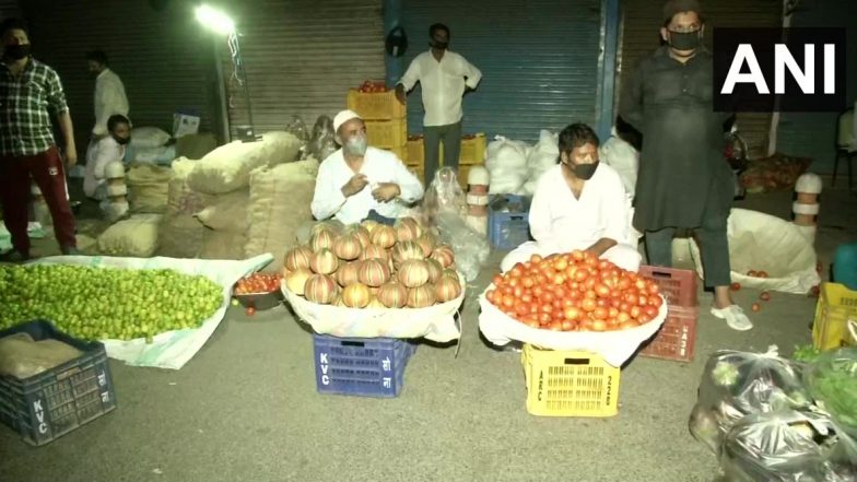 Eid 2020: कोरोना वायरस महामारी के चलते फीकी हुई ईद की रौनक, फल-सब्जी बेचने वालों ने ऐसे बयां किया अपना दर्द