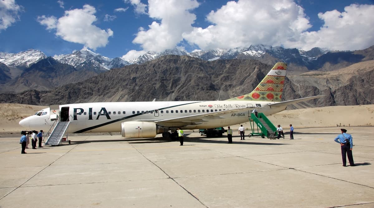 Pakistan Plane Crash: कराची के रिहाइशी इलाके में गिरा PIA विमान, दुर्घटना में 97 की मौत Pakistan Plane Crash: कराची के रिहाइशी इलाके में गिरा PIA विमान, दुर्घटना में 97 की मौत