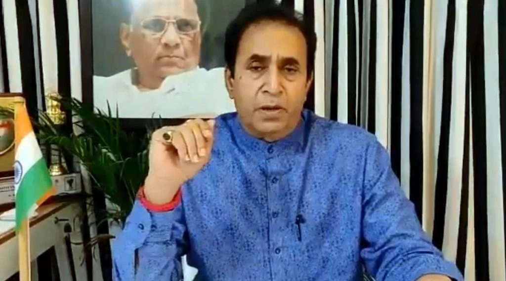 लड़कियों को जबरदस्ती नचाए जाने के मामले पर महाराष्ट्र सरकार ने जांच के दिए आदेश 