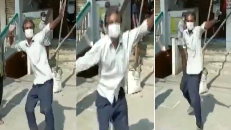 तेलंगाना: शराब की दुकान खुली तो खुशी से झूम उठा शख्स, कतार में खड़े लोगों के बीच जमकर करने लगा डांस, देखें वीडियो