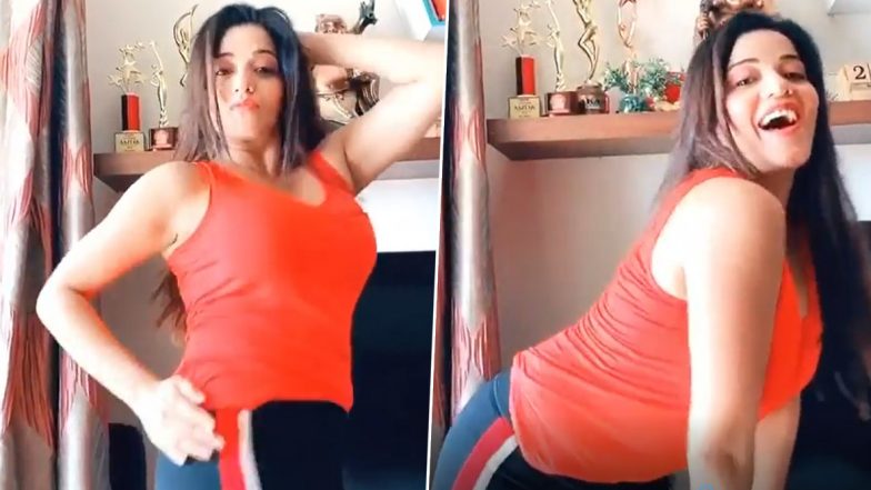 Monalisa Hot Dance: भोजपुरी एक्ट्रेस मोनालिसा ने साड़ी पहनकर किया डांस, वीडियो कर देगा आपको हैरान