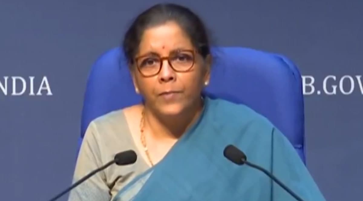 निर्मला सीतारमण ने UPA सरकार पर फोड़ा पेट्रोल-डीजल की बढ़ती कीमतों का ठीकरा, कहा- मोदी सरकार नहीं घटाएगी एक्साइज ड्यूटी