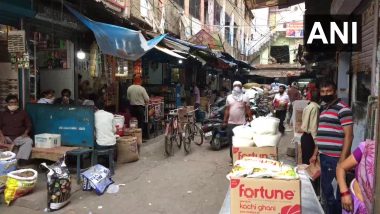 Lockdown 4.0: उत्तर प्रदेश के प्रयागराज में खुली दुकानें, दुकानदारों को सैनिटाइजर रखने और मास्क के बगैर आने वाले ग्राहकों को सामान न बेचने के निर्देश