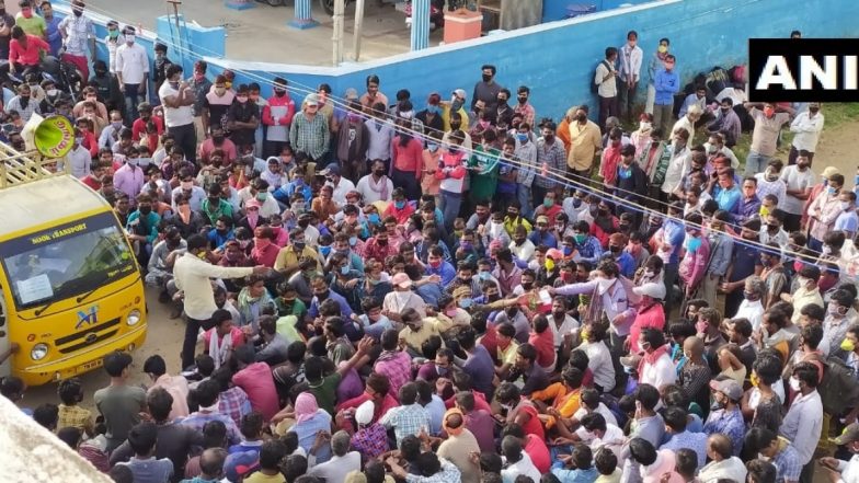 तमिलनाडु: कोयंबटूर में उमड़ा प्रवासी मजदूरों का सैलाब, श्रमिक स्पेशल ट्रेनों के पास लेने के लिए पहुंचे यूपी-बिहार के लोग