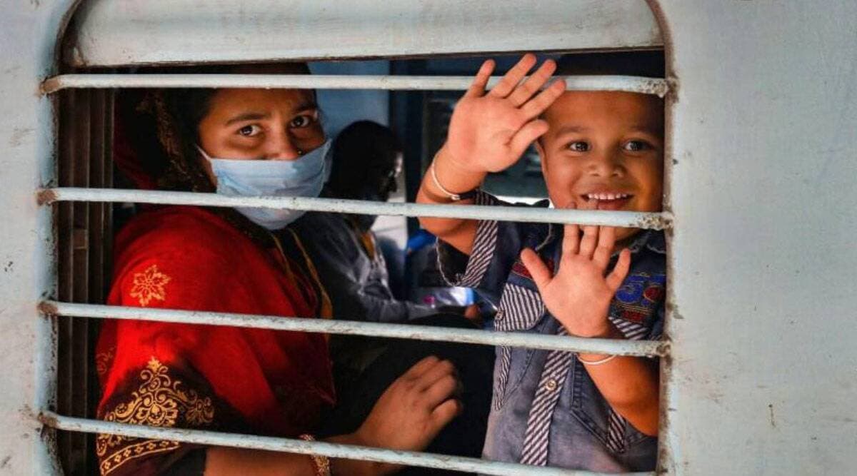 कोरोना संकट: रेलवे ने श्रमिकों से की धैर्य रखने की अपील, कहां गर्भवती महिलाएं, वृद्ध न करें ट्रेन में सफर