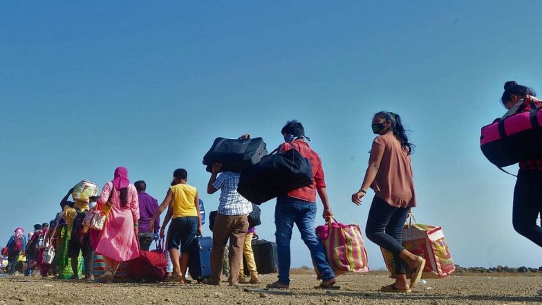 COVID से यूपी में बिगड़े हालात, राज्य में लौटने वाले प्रवासियों के लिए नई गाइडलाइंस जारी, लक्षण होने पर 14 दिन का होम क्वारंटाइन अनिवार्य