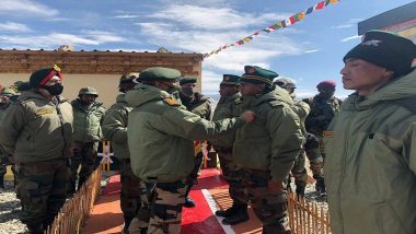 India-China Border Tension: आर्मी चीफ एम एम नरवणे ने गलवान घाटी में चीन से झड़प में घायल हुए सेना के जवानों को कमेंडेशन कार्ड दिया, बॉर्डर के ताजा हालात का लिया जायजा