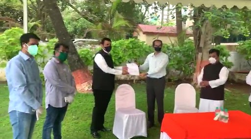 महाराष्ट्र: मुख्यमंत्री उद्धव ठाकरे से मिले पूर्व सीएम देवेंद्र फडणवीस, निसर्ग तूफान पीड़ितों के लिए मांगी मदद