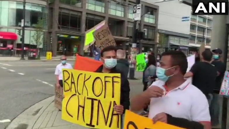 Protest Against China: कनाडा के वैंकूवर में भारतीयों ने चीनी दूतावास के बाहर किया विरोध प्रदर्शन, चीन को बताया विश्व का सबसे बड़ा भूमाफिया