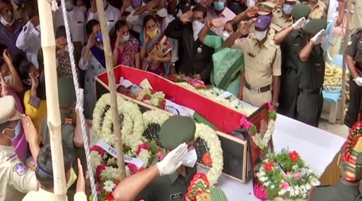 India-China Face-Off in Ladakh: तिरंगे से लिपटा सूर्यपेट पहुंचा वीर-सपूत संतोष बाबू का पार्थिव देह, किसी ने लगाया अमर रहें का नारा तो किसी ने भरी आंखो से दी श्रद्धांजलि