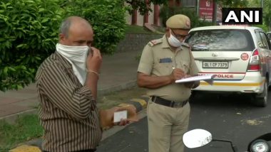 कोरोना संकट के बीच राजधानी में मास्क न लगाने वालों के खिलाफ सख्त हुई दिल्ली पुलिस, पकड़े जाने पर लोगों से वसूल रही है जुर्माना