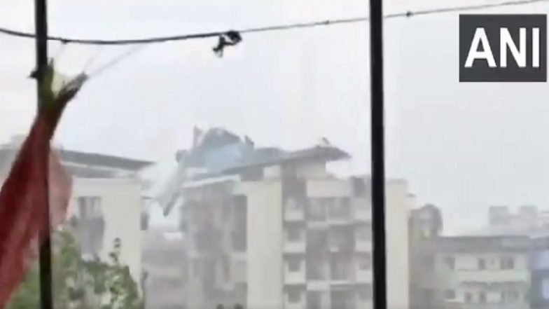 Cyclone Nisarga: रायगढ़ में दिखा चक्रवात निसर्ग का तांडव, तेज हवा से बिल्डिंग के छत की टीन उड़ी