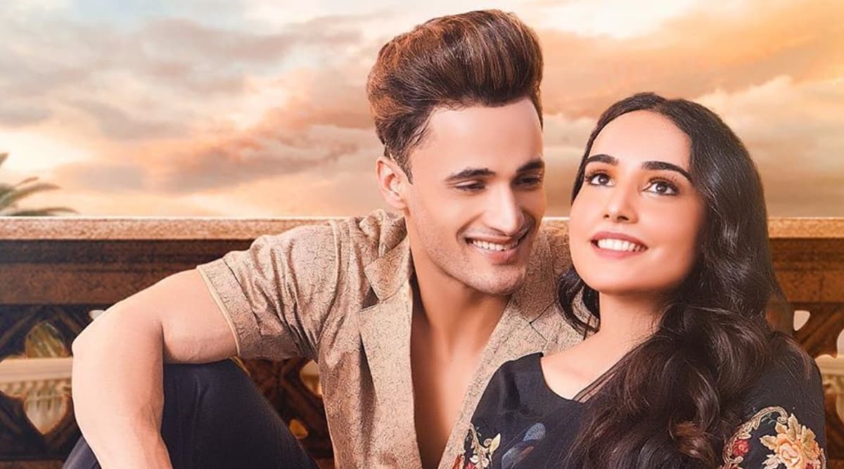 Teri Gali Poster: हिमांशी खुराना के बाद अब बार्बी मान के साथ रोमांस फरमाते दिखाई देंगे असीम रियाज? तेरी गली का पोस्टर किया रिलीज Teri Gali Poster: हिमांशी खुराना के बाद अब बार्बी मान के साथ रोमांस फरमाते दिखाई देंगे असीम रियाज? तेरी गली का पोस्टर किया रिलीज