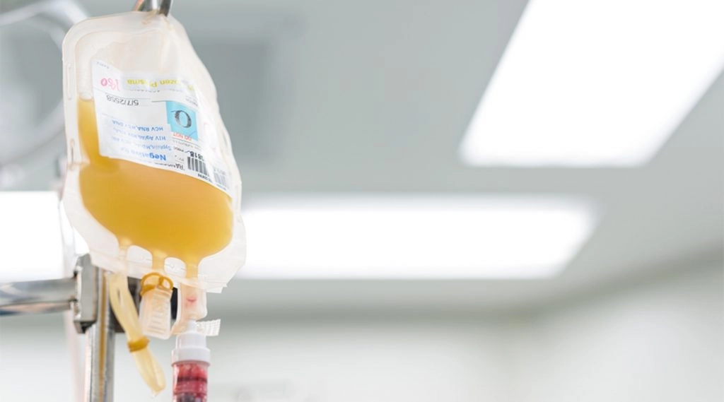 इस शख्स ने साबित कर दिया कि इंसानियत से बड़ा कोई धर्म नहीं, प्लाज्मा दान करने के लिए तोड़ा पहला रोजा