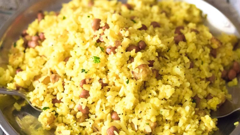 World Poha Day 2020: सुबह के ब्रेकफास्ट का हेल्दी विकल्प है पोहा, इससे सेहत को होते हैं ये 5 कमाल के फायदे