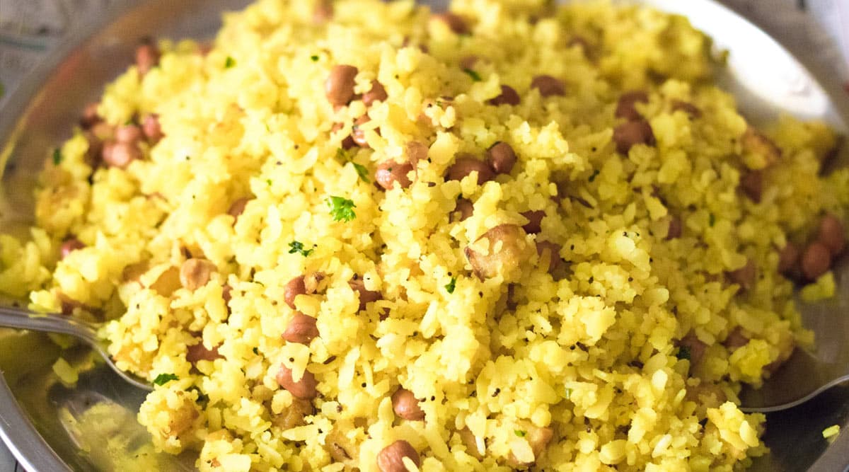 World Poha Day 2020: सुबह के ब्रेकफास्ट का हेल्दी विकल्प है पोहा, इससे सेहत को होते हैं ये 5 कमाल के फायदे World Poha Day 2020: सुबह के ब्रेकफास्ट का हेल्दी विकल्प है पोहा, इससे सेहत को होते हैं ये 5 कमाल के फायदे