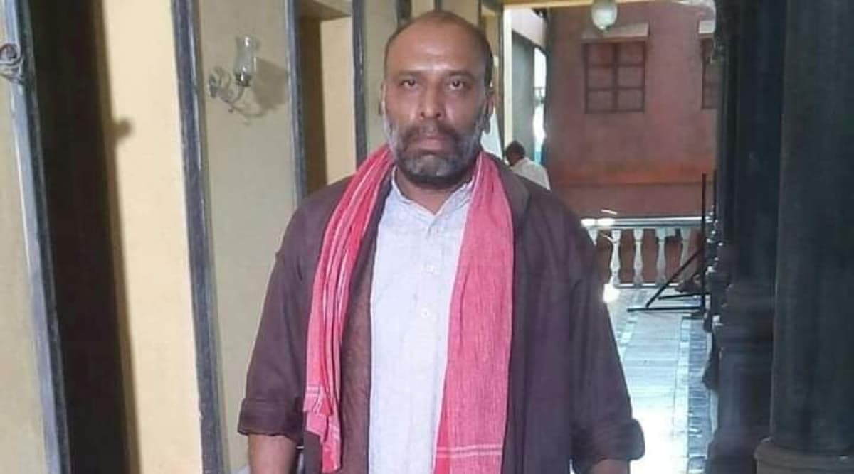 टीवी शो बेगूसराय में शिवांगी जोशी के पिता बने एक्टर राजेश कारीर की आर्थिक स्थिति हुई कमजोर, रोते हुए लगाई मदद की गुहार (Video) टीवी शो बेगूसराय में शिवांगी जोशी के पिता बने एक्टर राजेश कारीर की आर्थिक स्थिति हुई कमजोर, रोते हुए लगाई मदद की गुहार (Video)