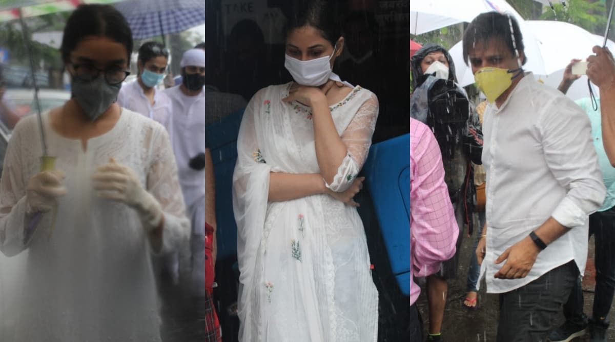 Sushant Singh Rajput Funeral: पंचतत्त्व में विलीन हुए सुशांत सिंह राजपूत, परिवार और साथी कलाकारों ने दी आखिरी विदाई (Photos) Sushant Singh Rajput Funeral: पंचतत्त्व में विलीन हुए सुशांत सिंह राजपूत, परिवार और साथी कलाकारों ने दी आखिरी विदाई (Photos)