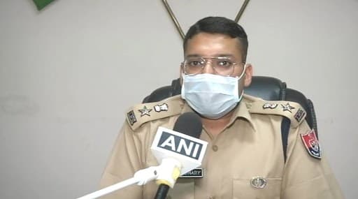 लुधियाना में COVID-19 लॉकडाउन के दौरान आत्महत्या और घरेलू हिंसा के मामले बढ़े: डीसीपी अखिल चौधरी लुधियाना में COVID-19 लॉकडाउन के दौरान आत्महत्या और घरेलू हिंसा के मामले बढ़े: डीसीपी अखिल चौधरी