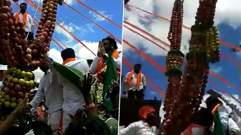 कर्नाटक: सोशल डिस्टेंसिंग की उड़ी धज्जियां, स्वास्थ्य मंत्री बी श्रीरामुलु भी कार्यक्रम आए नजर