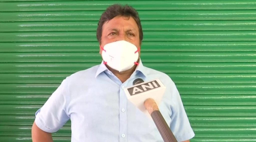  कर्नाटक के कृषि मंत्री बी सी पाटिल ने आवास पर लगवाया कोरोना का टीका, केंद्र ने मांगी रिपोर्ट