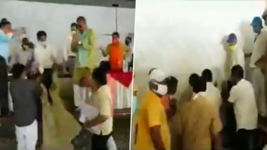 मथुरा में बीजेपी की महिला पार्षद ने नगर आयुक्त को मारा चप्पल, देखें VIDEO