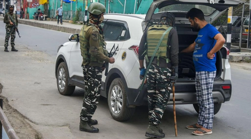 दिल्ली पुलिस ने प्रवेश मार्गो पर चेकिंग बढ़ाई