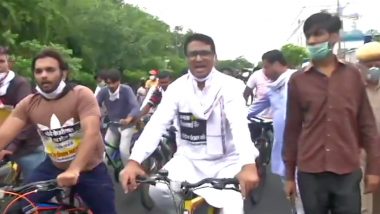 दिल्ली कांग्रेस कमेटी के अध्यक्ष अनिल कुमार चौधरी ने पेट्रोल-डीजल की बढ़ती कीमतों के बीच साइकिल मार्च निकाला