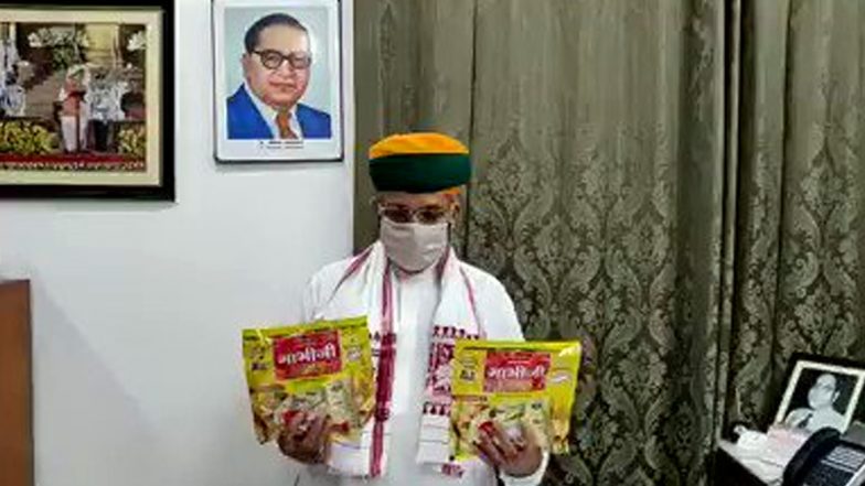 कोरोना संकट के बीच केंद्रीय मंत्री अर्जुन राम मेघवाल ने लॉन्च किया 'भाभी जी पापड़', कहा- यह COVID-19 से लड़ने में मददगार