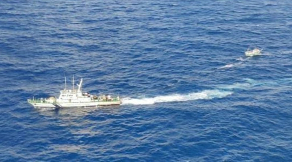 चेन्नई में तेल रिसाव की तटरक्षक बल कर रहे है निगरानी