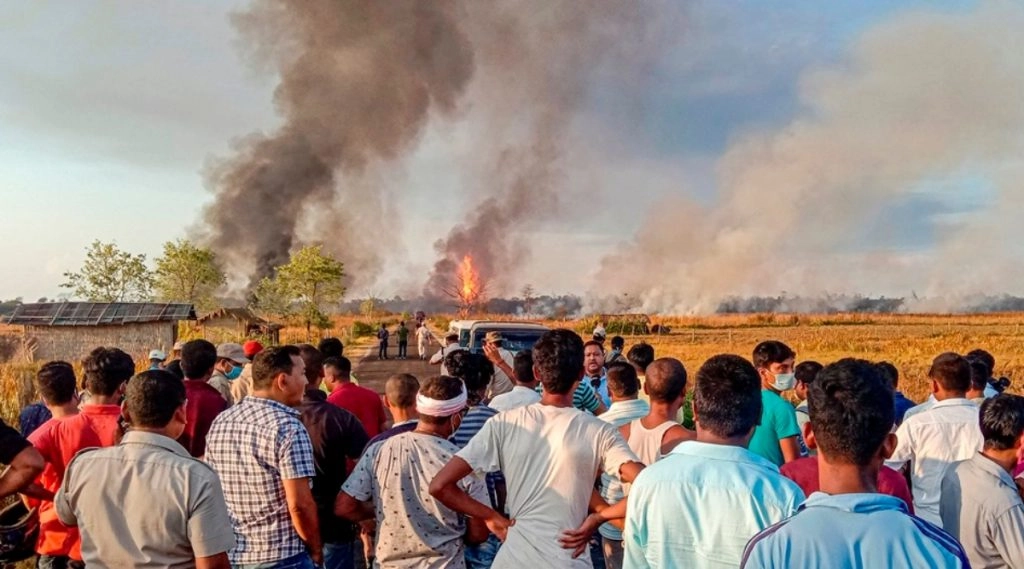 मुंबई के गोरेगांव स्थित स्टूडियो में लगी भीषण आग, मौके पर पहुंची 8 दमकल विभाग की गाड़ियां