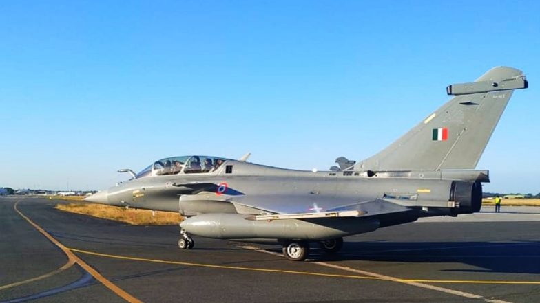 Rafale Fighter Jets Land in India: खत्म हुआ इंतजार, अंबाला एयरबेस पर सुरक्षित लैंड हुए पांचों राफेल विमान