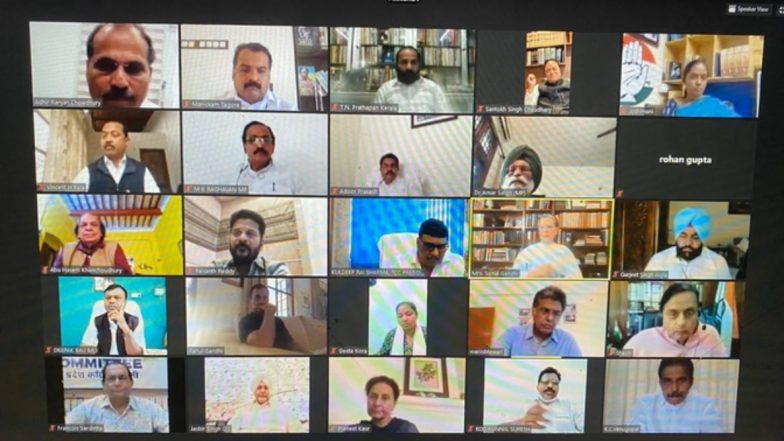 कांग्रेस अध्यक्ष सोनिया गांधी के साथ पार्टी के लोकसभा सदस्यों की बैठक, राहुल गांधी से फिर अध्यक्ष बनने का किया गया आग्रह