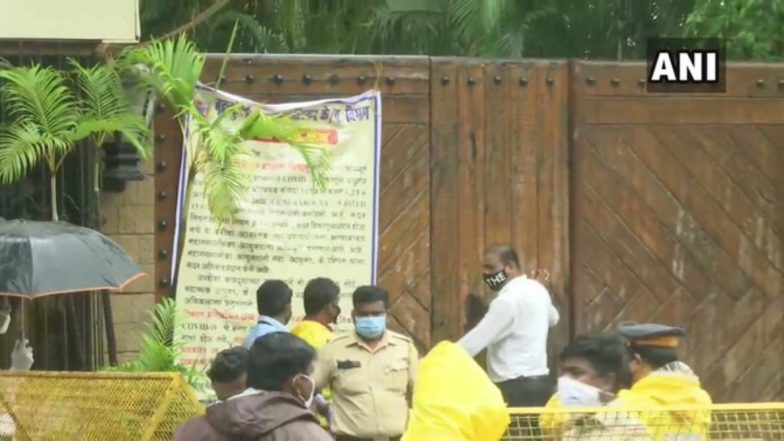 नानावती अस्पताल और बच्चन परिवार के बंगलों के बाहर बढ़ाई गई सुरक्षा, COVID-19 जोन का लगाया गया पोस्टर