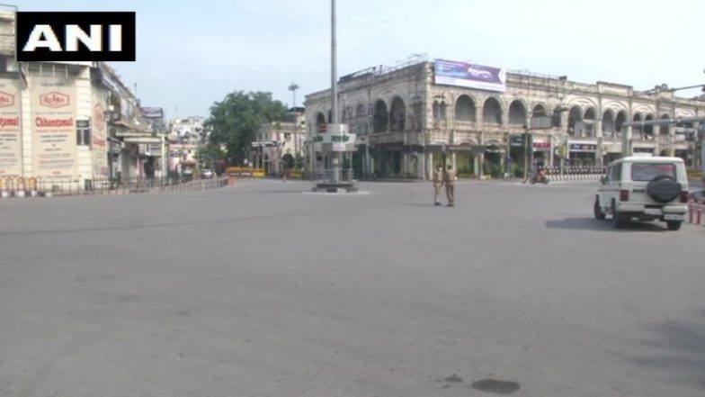 योगी सरकार ने उत्तर प्रदेश में हर शनिवार और रविवार लॉकडाउन का लगाने का किया फैसला